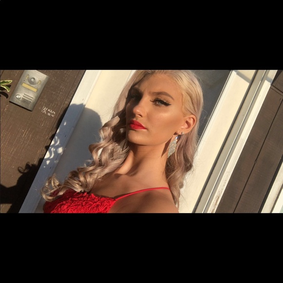 Meet your Posher, Madison - Picture 1 of 7